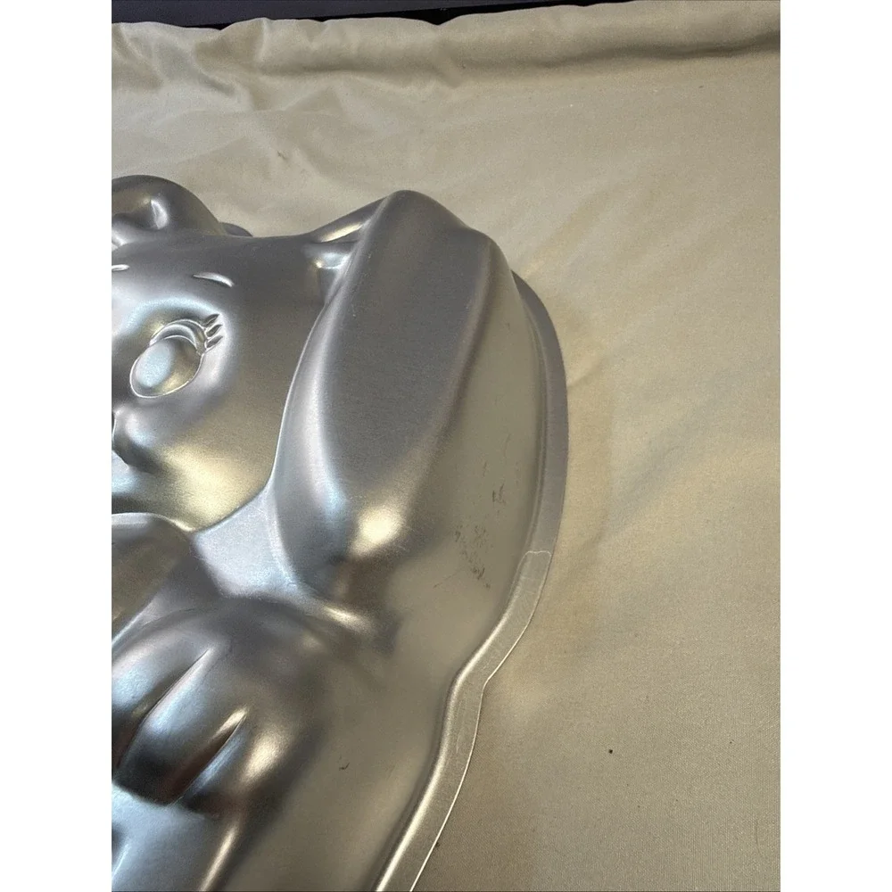 Wilton Sunny Bunny Rabbit Cake Pan Aluminum Baking 13